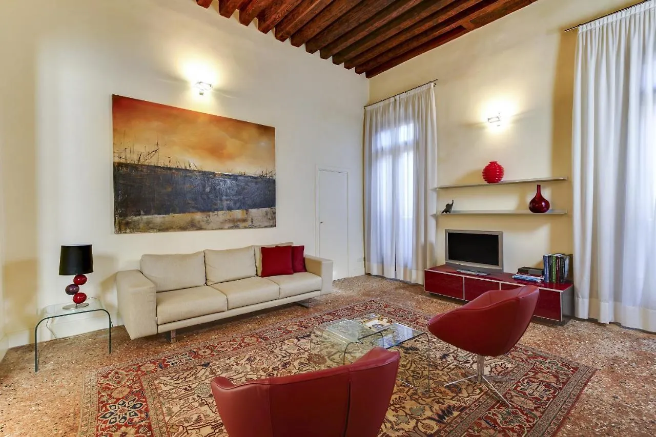 Ca' Amalia San Marco Venetian Apartment M027042932
