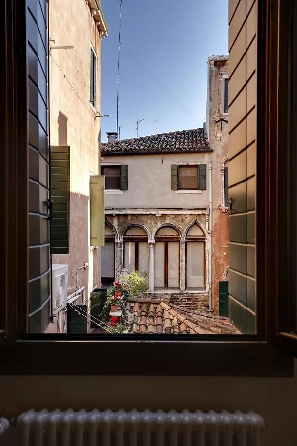 Ca' Amalia San Marco Venetian Apartment M027042932  Veneza