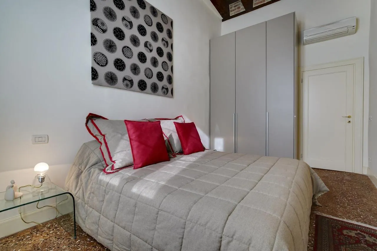 Ca' Amalia San Marco Venetian Apartment M027042932