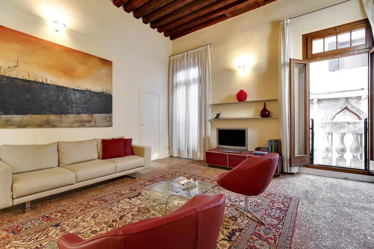 Ca' Amalia San Marco Venetian Apartment M027042932 Veneza